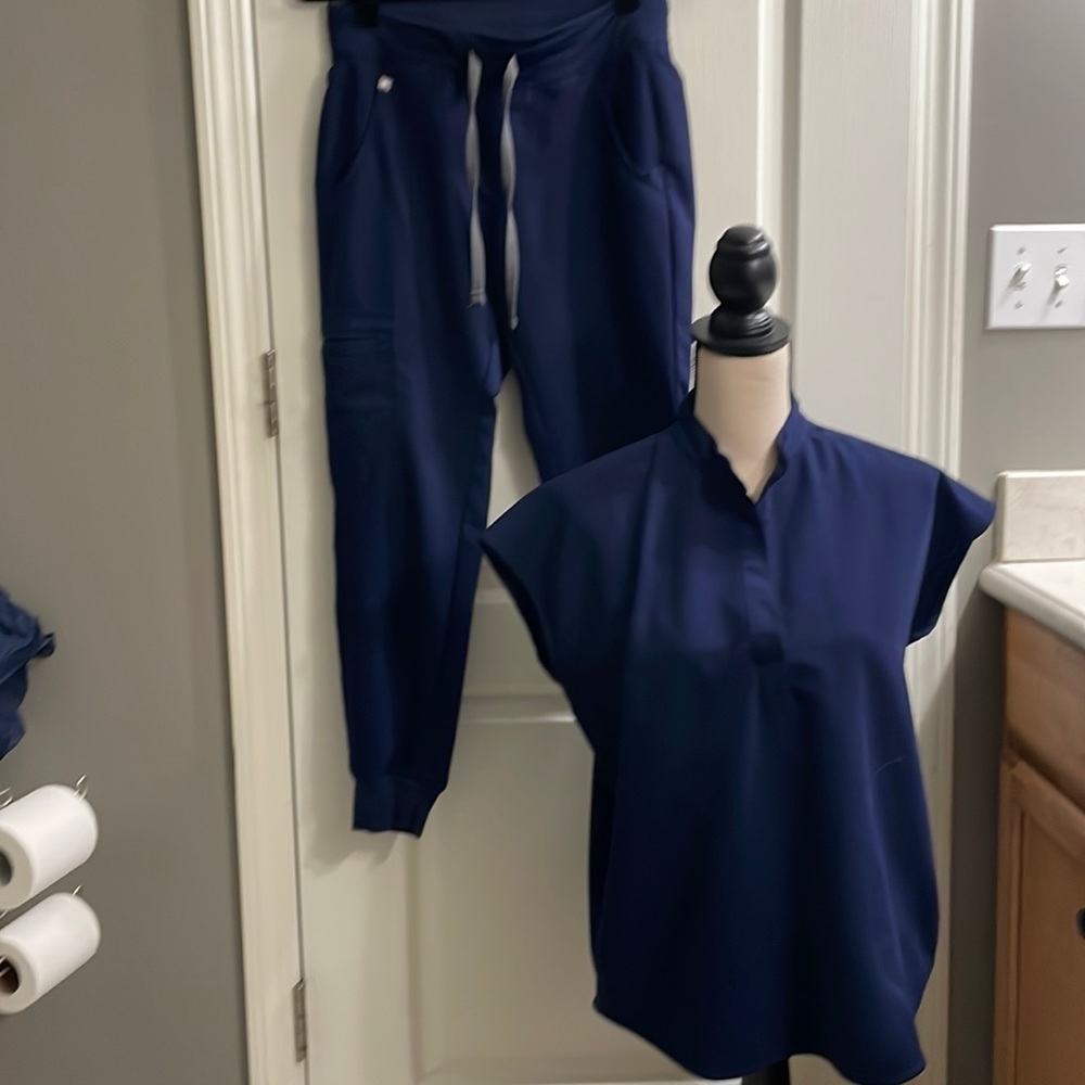 FIGS scrubs